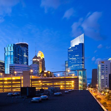 Holiday Inn Express Hotel & Suites Minneapolis-Downtown Convention Center By Ihg Buitenkant foto
