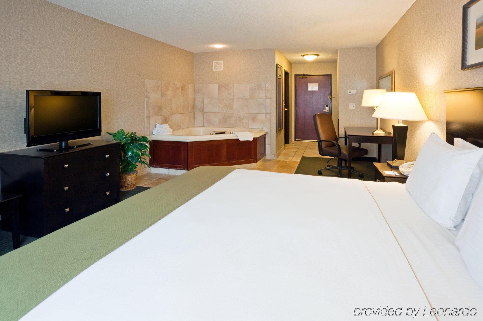 Holiday Inn Express Hotel & Suites Minneapolis-Downtown Convention Center By Ihg Buitenkant foto